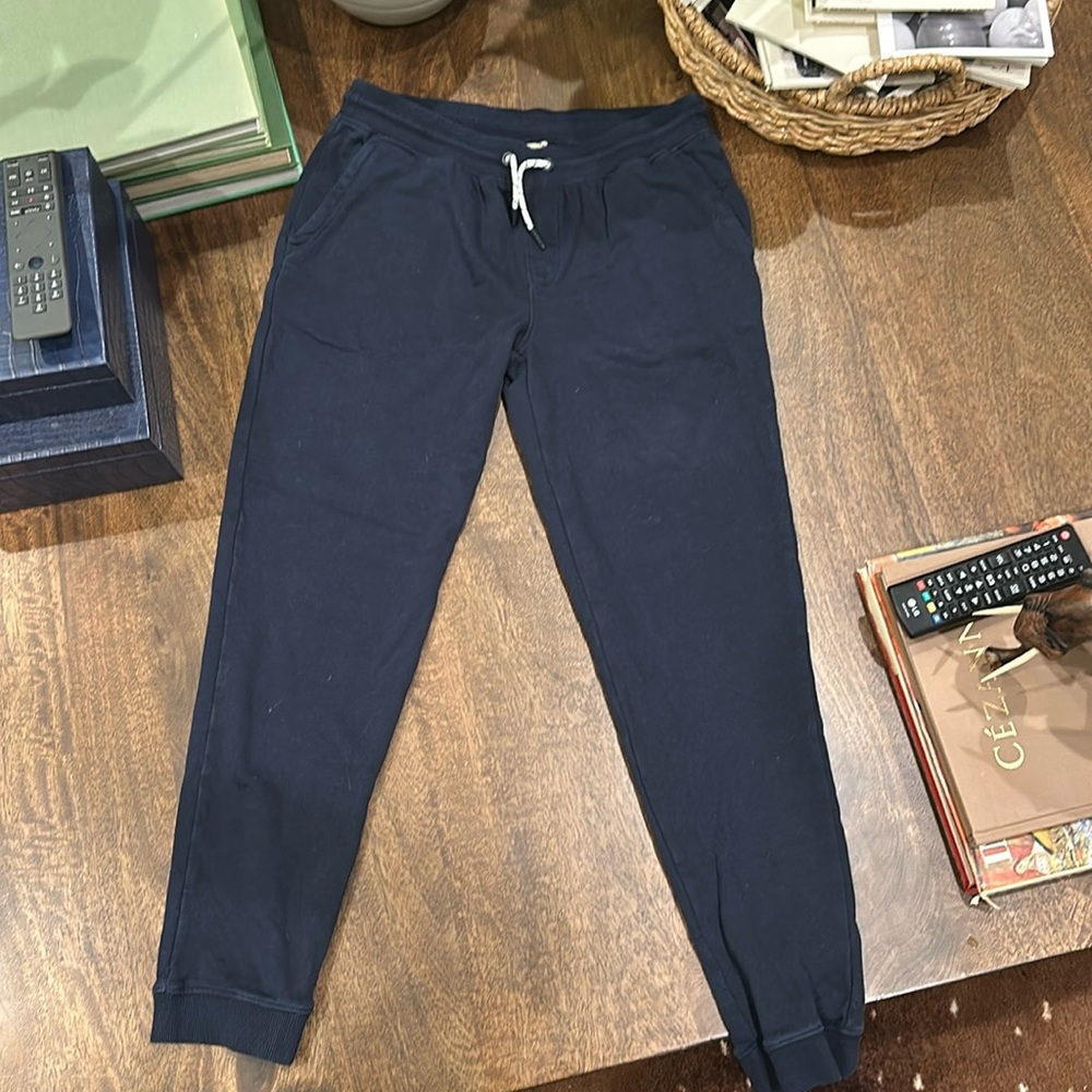 Vineyard Vines Navy Joggers
Size XL Boys